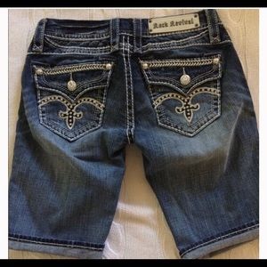 Nwot rock Revival Sasha bramudas shorts 29